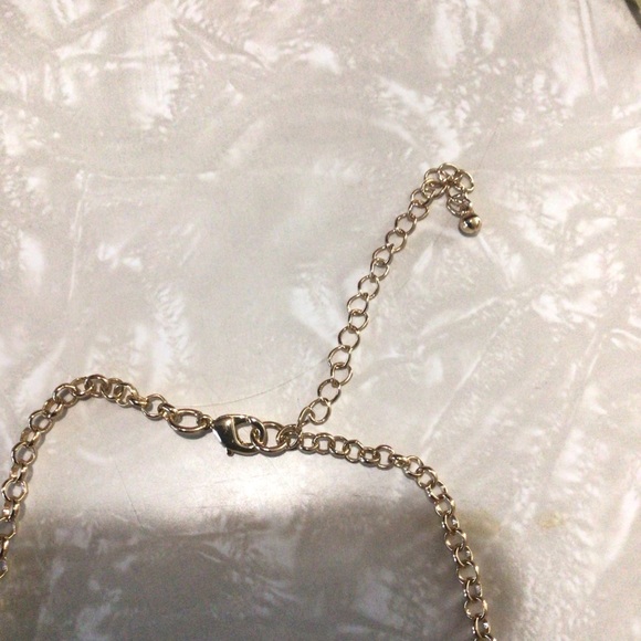 Women’s gold tone abalone look design green faux crystal statement necklace - Picture 4 of 4